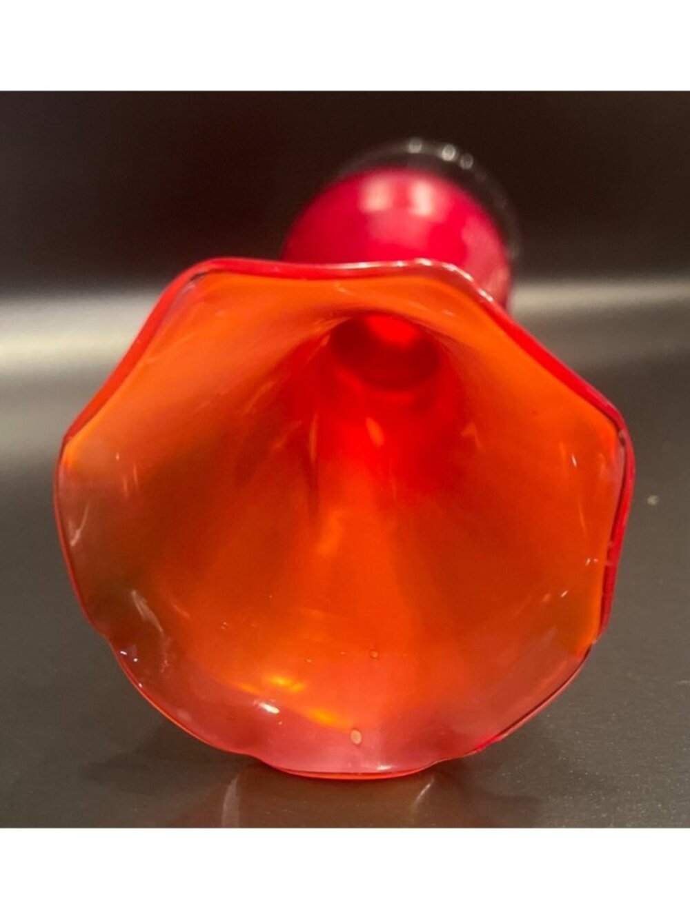 Vtg Amberina Art Glass Bud Vase Twisted Stem Ruffled Top Handblown 8" - Picture 3 of 6